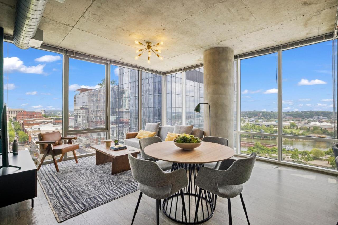 Placemakr Premier Sobro Nashville Esterno foto A staged living room at the 1001 Cooper