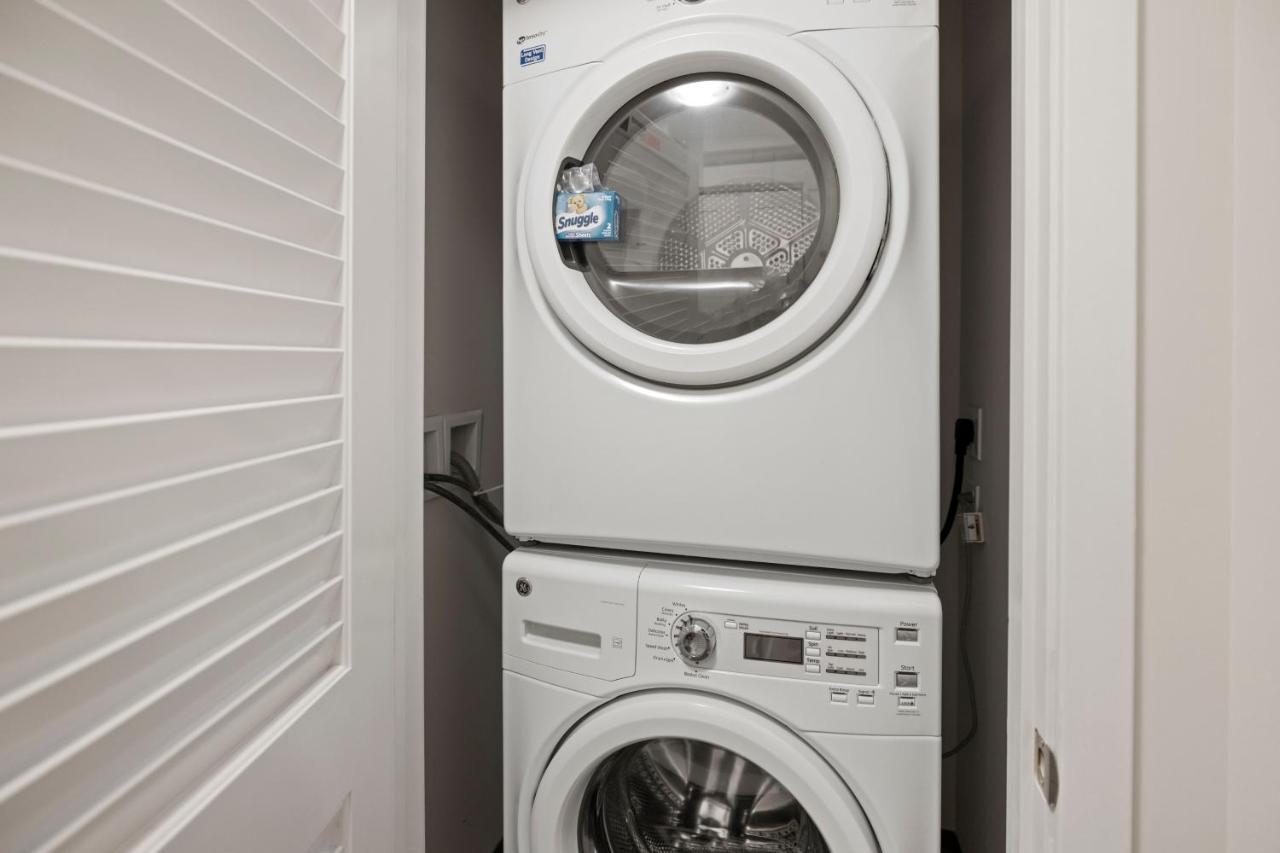 Placemakr Premier Sobro Nashville Esterno foto A stackable washer and dryer
