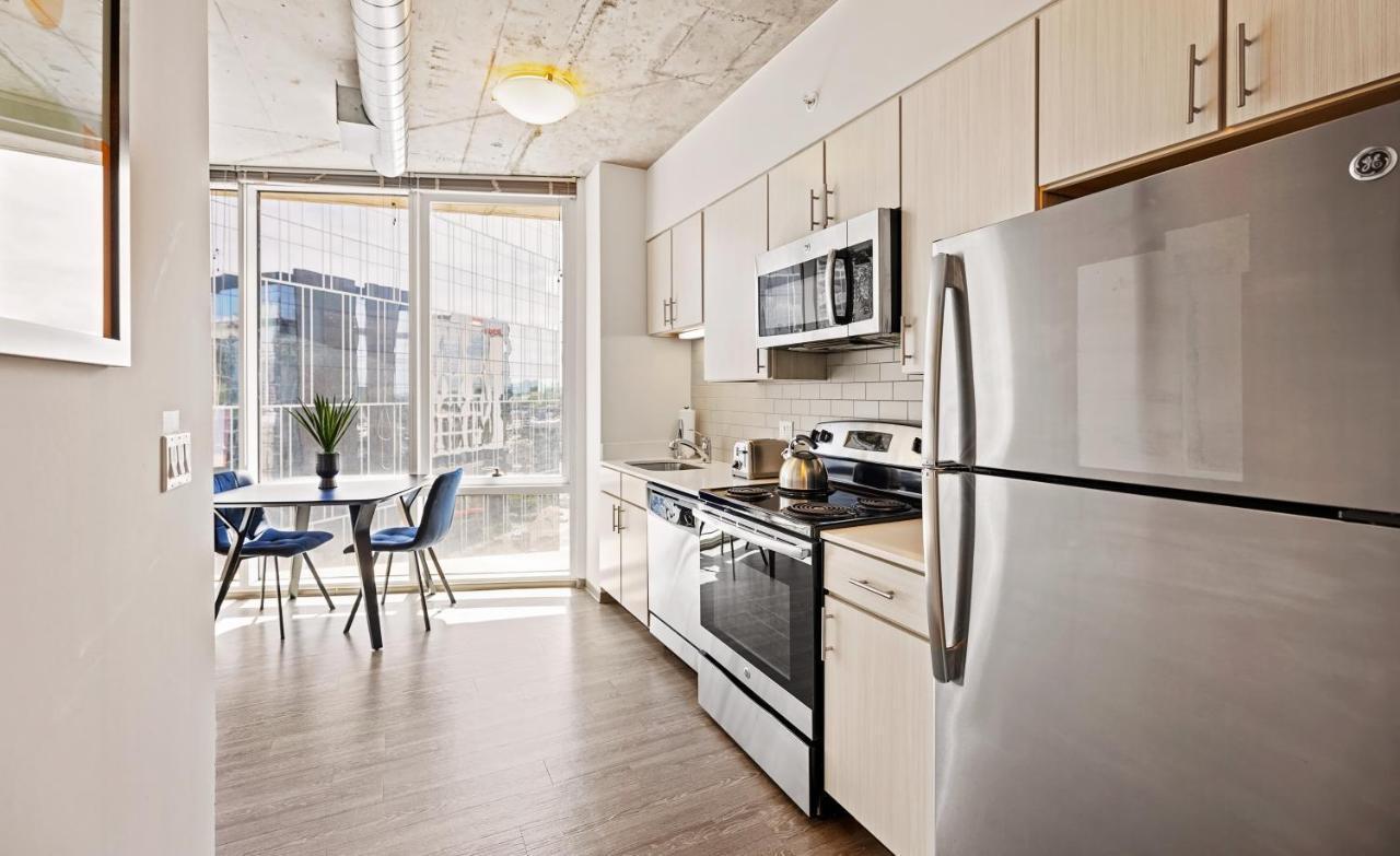 Placemakr Premier Sobro Nashville Esterno foto A kitchen in a typical apartment