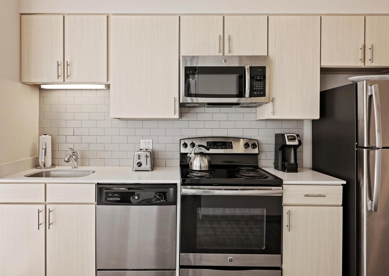 Placemakr Premier Sobro Nashville Esterno foto A typical kitchen in a typical apartment