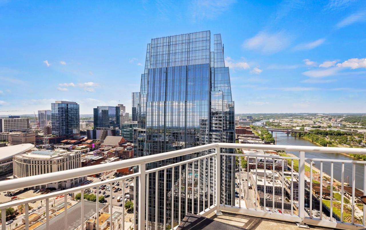 Placemakr Premier Sobro Nashville Esterno foto The modern residential complex, One Riverfront Plaza, in 2015