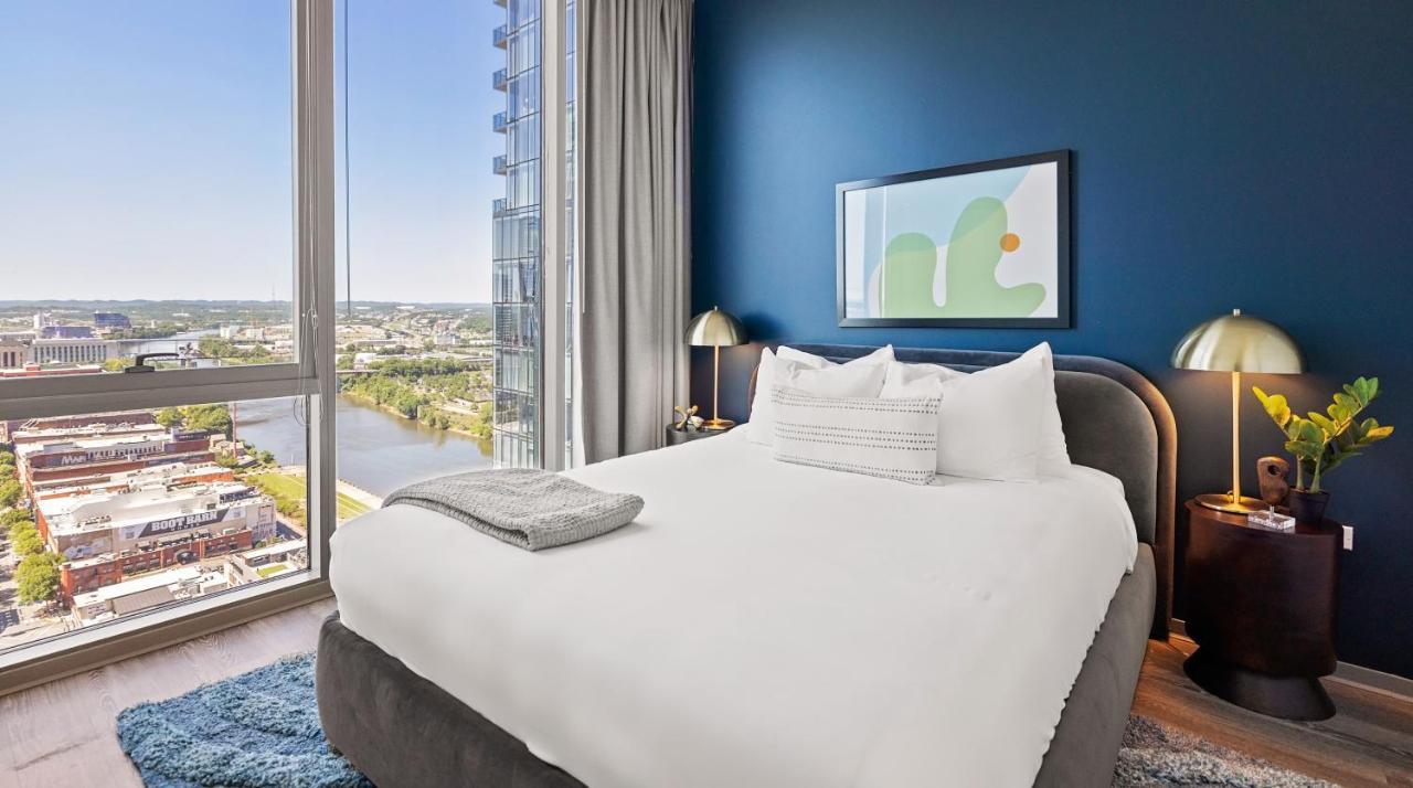 Placemakr Premier Sobro Nashville Esterno foto A bedroom at the River Hotel