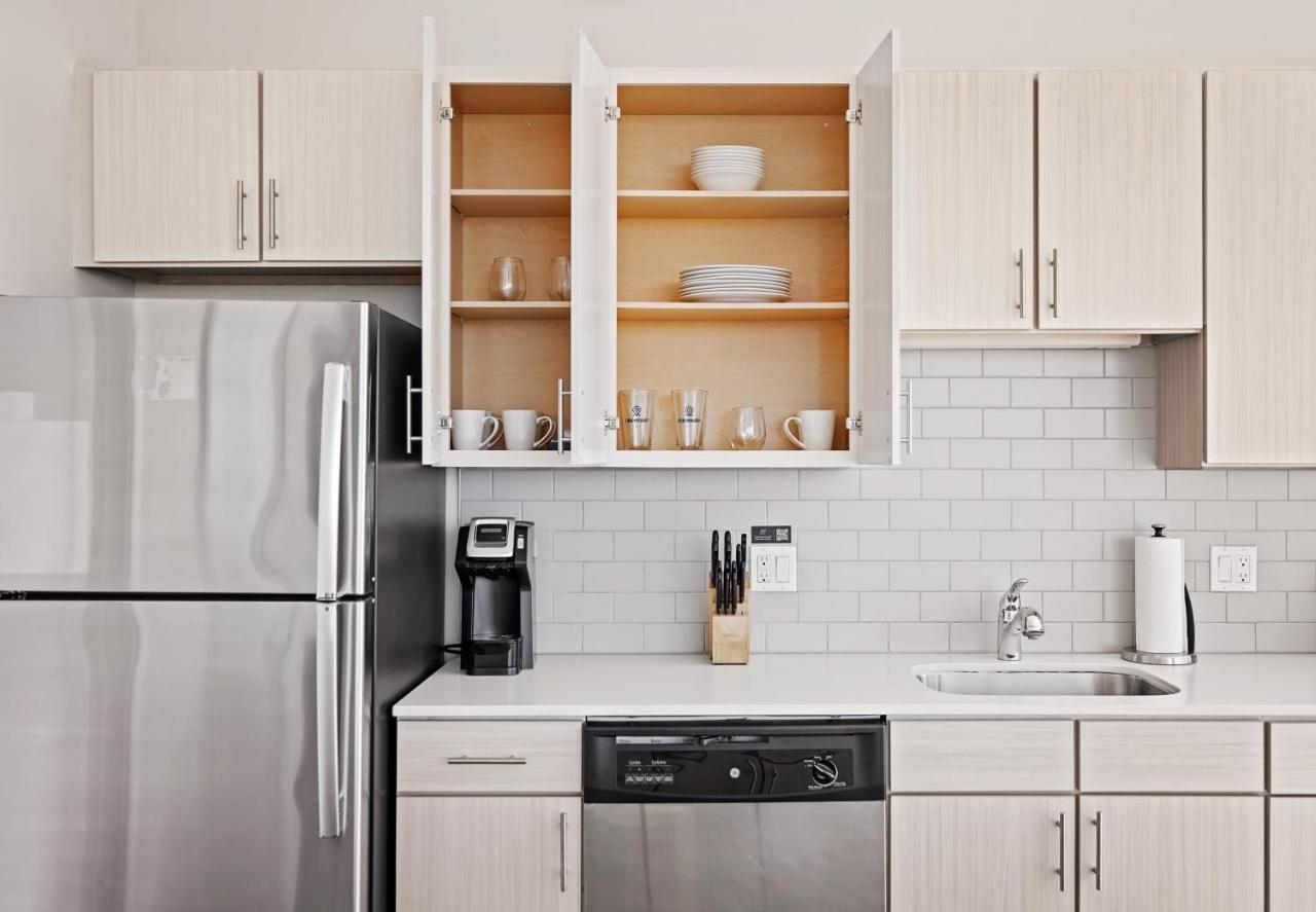 Placemakr Premier Sobro Nashville Esterno foto A typical kitchen in a typical apartment